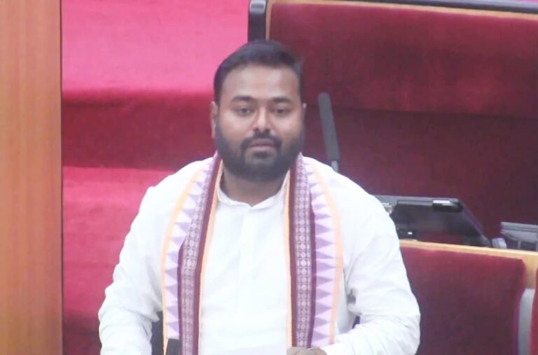 WhatsApp Image 2025-12-04 at 19.33.05